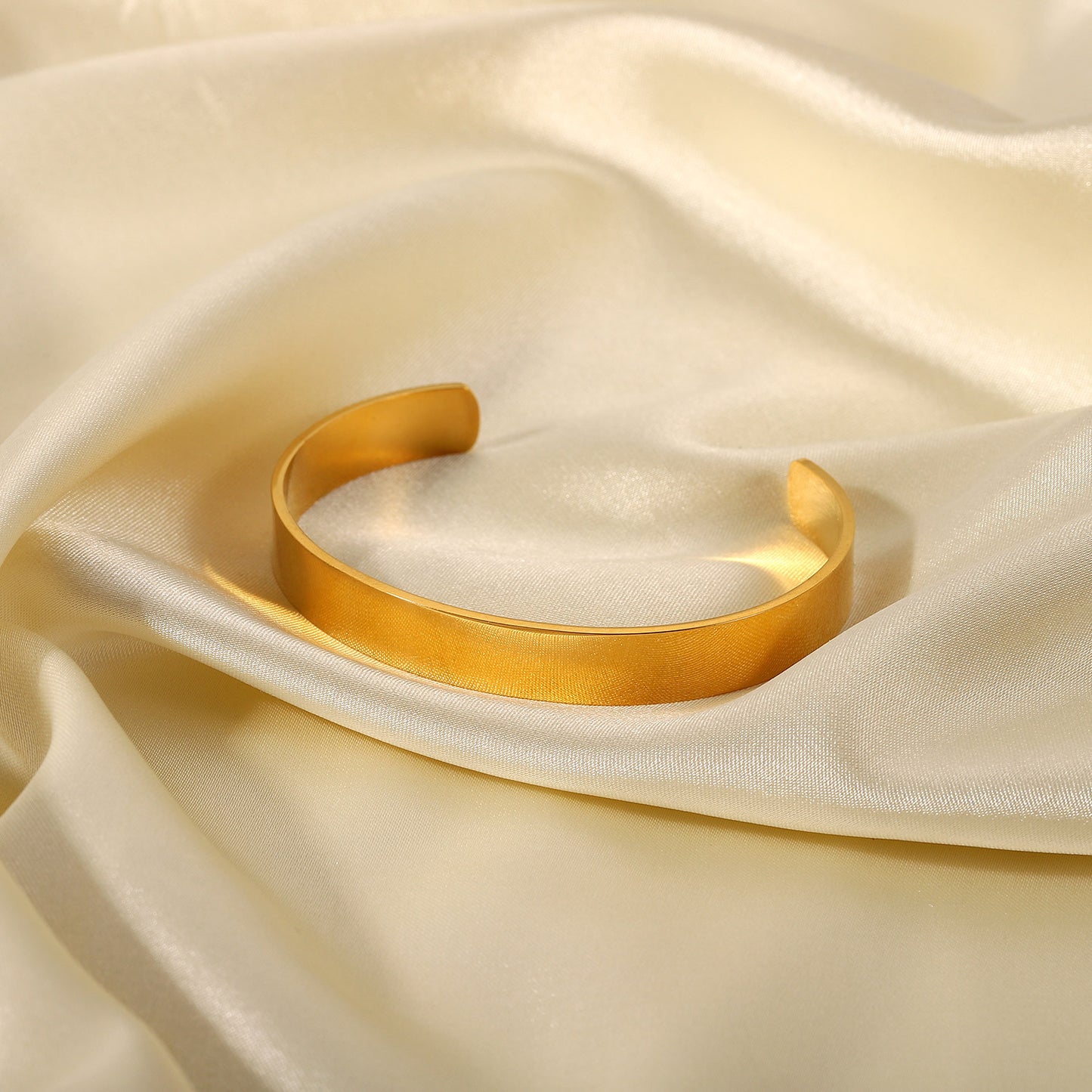 Isla Bangle Bracelet - Gold